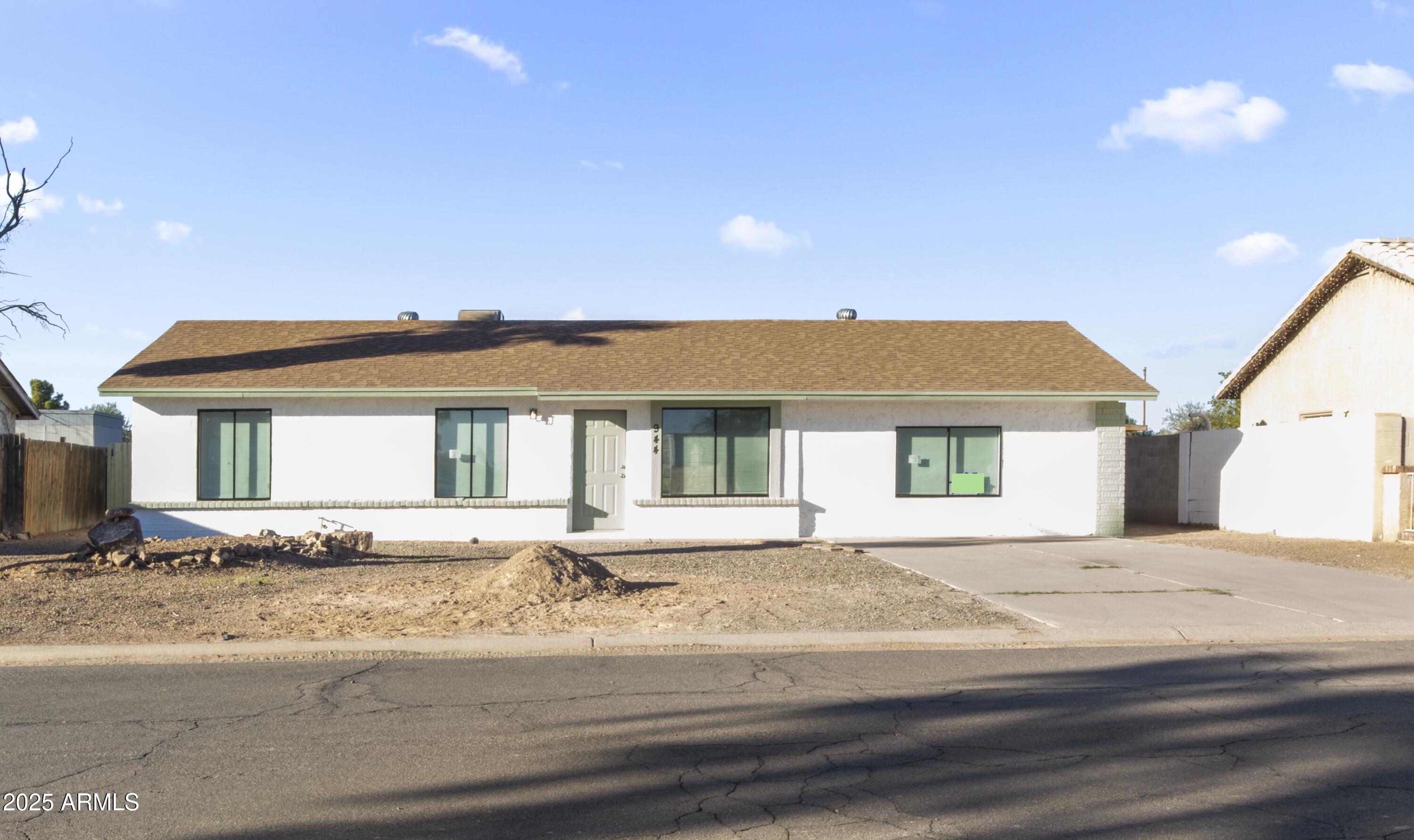 944 W CALLE TUBERIA --