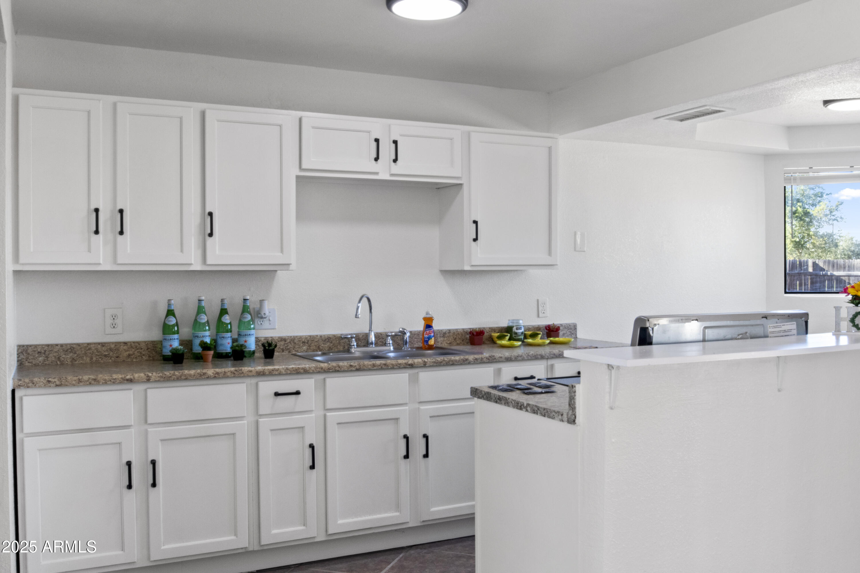 944 W CALLE TUBERIA --