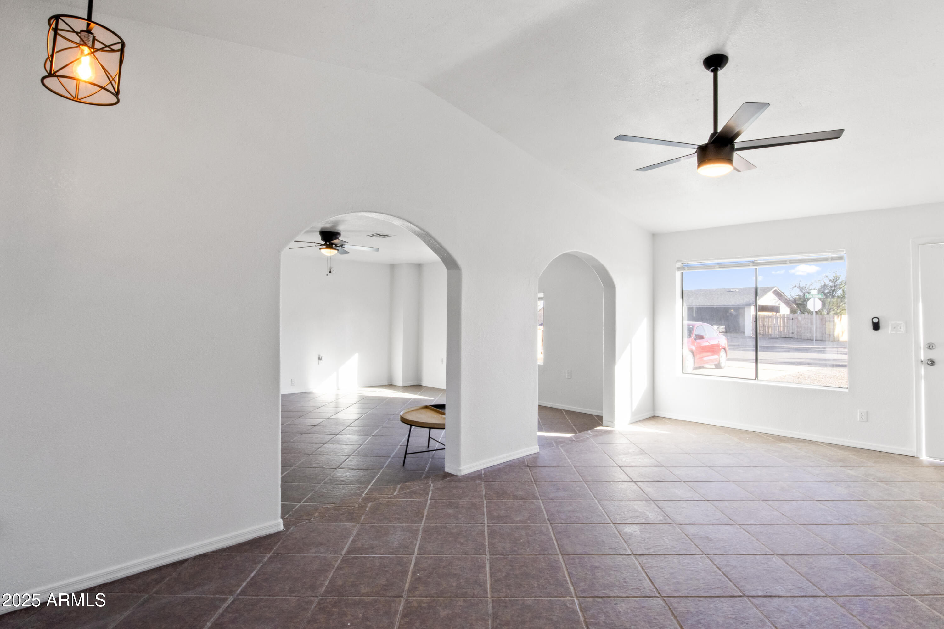 944 W CALLE TUBERIA --