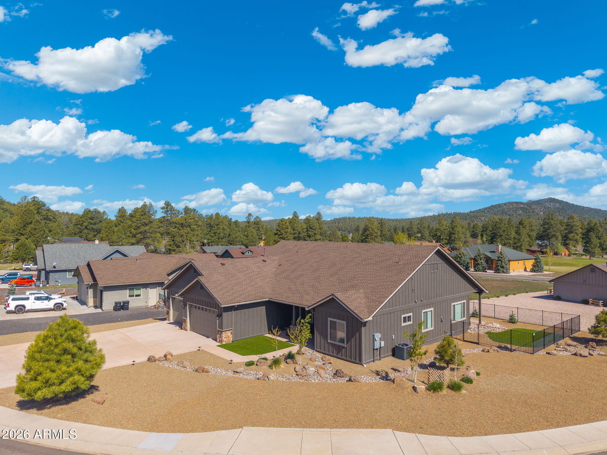 2712 W HIGHLAND MEADOWS Drive