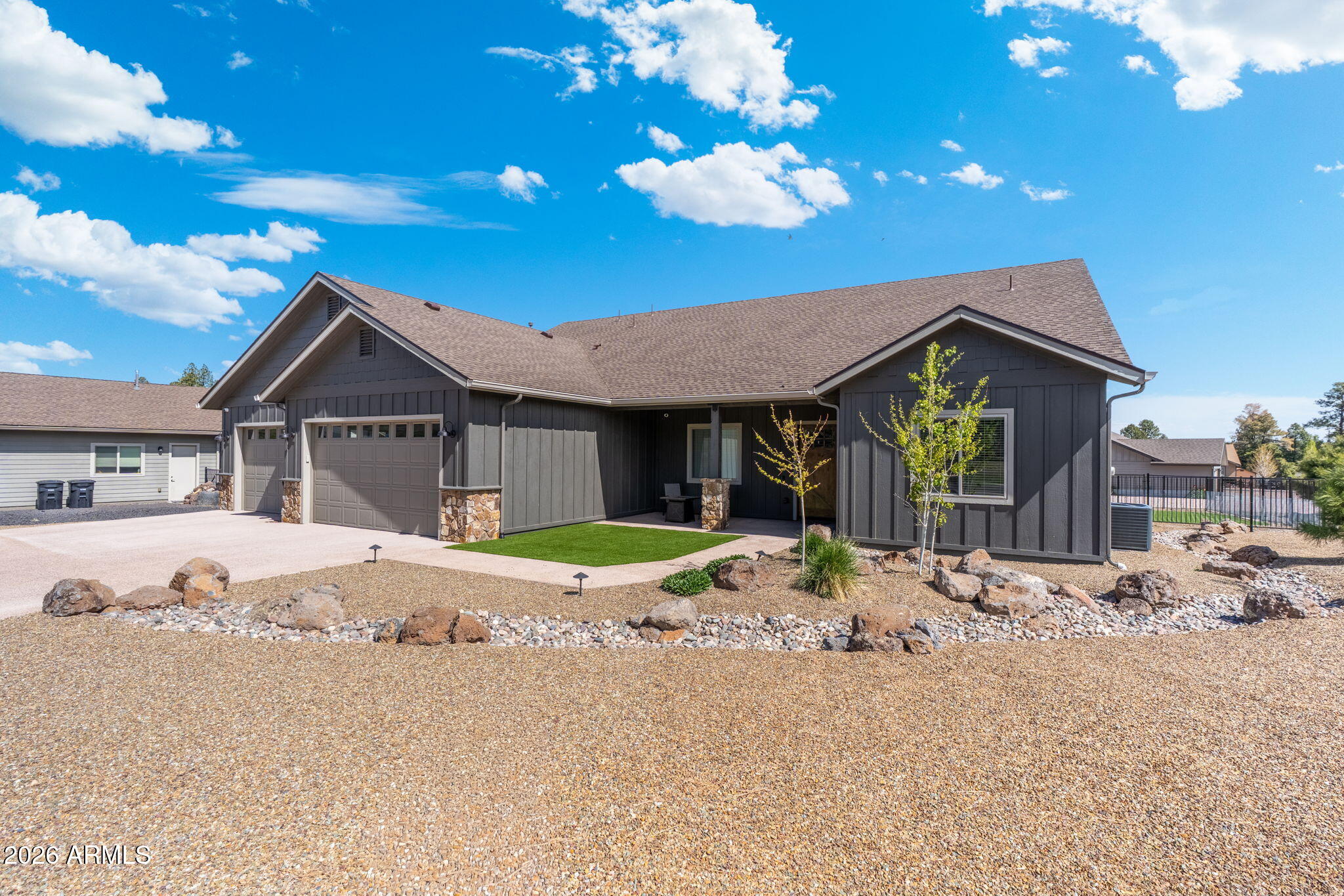 2712 W HIGHLAND MEADOWS Drive