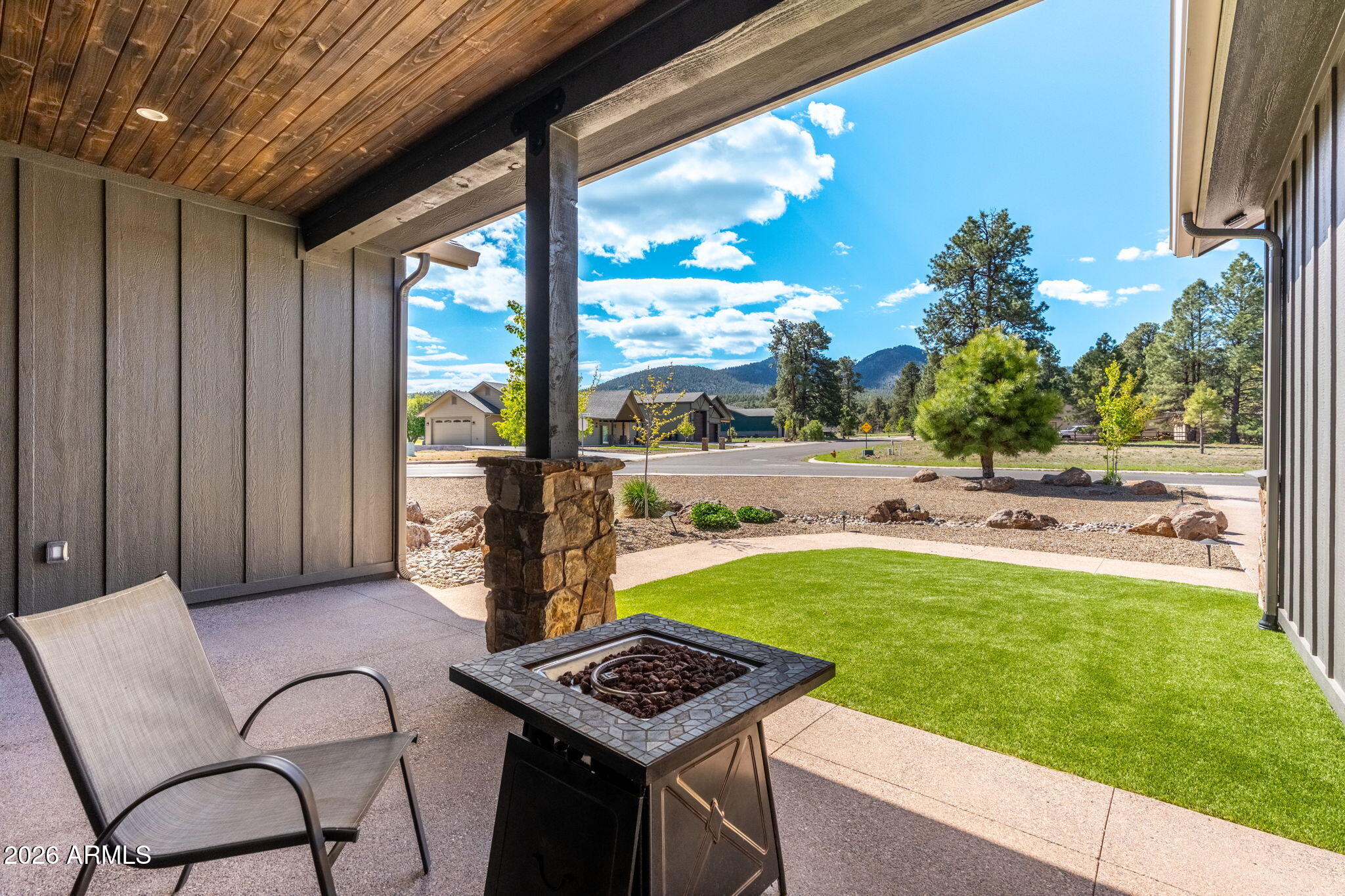 2712 W HIGHLAND MEADOWS Drive