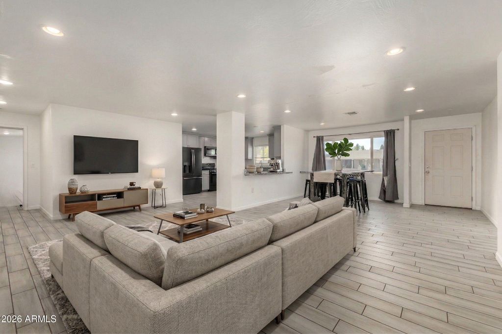 Photo of 136 E Palmcroft Drive, Tempe, AZ 85282 (MLS # 7012485)