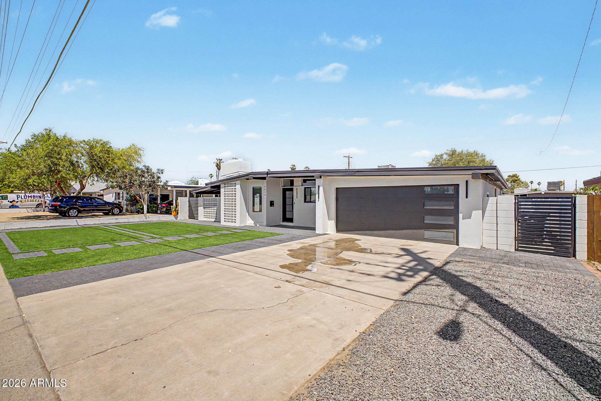 8833 N 39TH Avenue