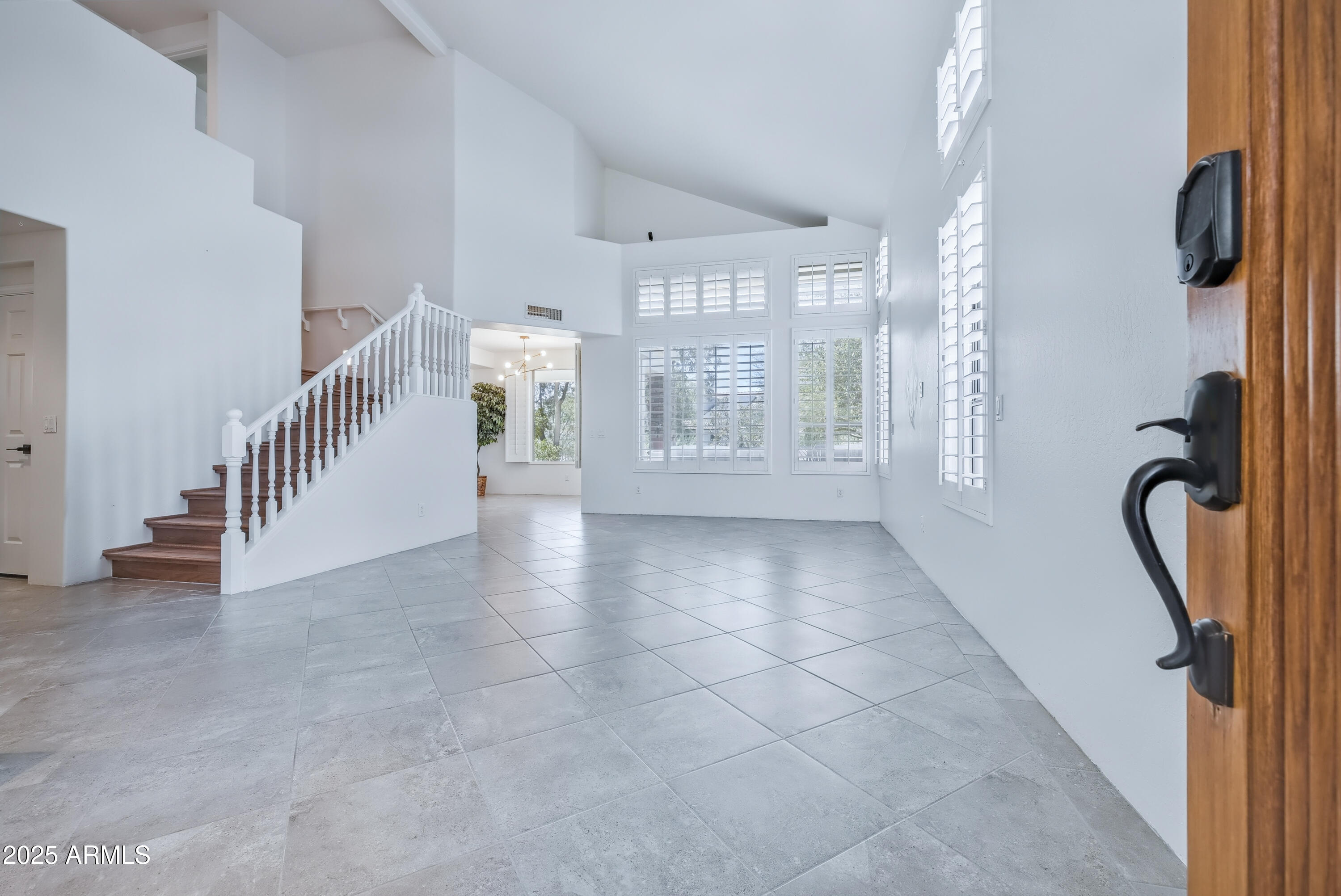 1257 E VOLTAIRE Avenue