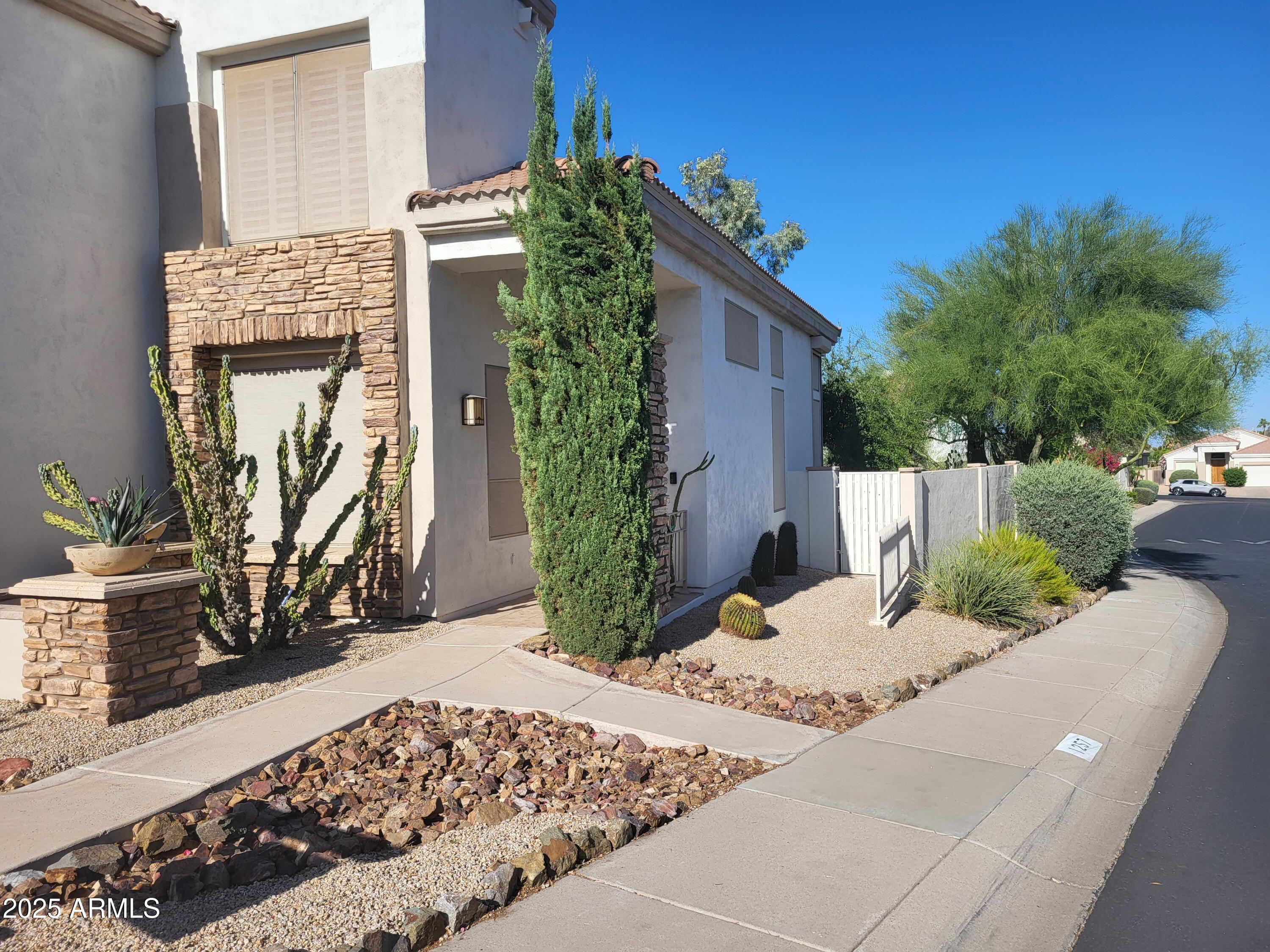 Homes 2 1257 E VOLTAIRE Avenue