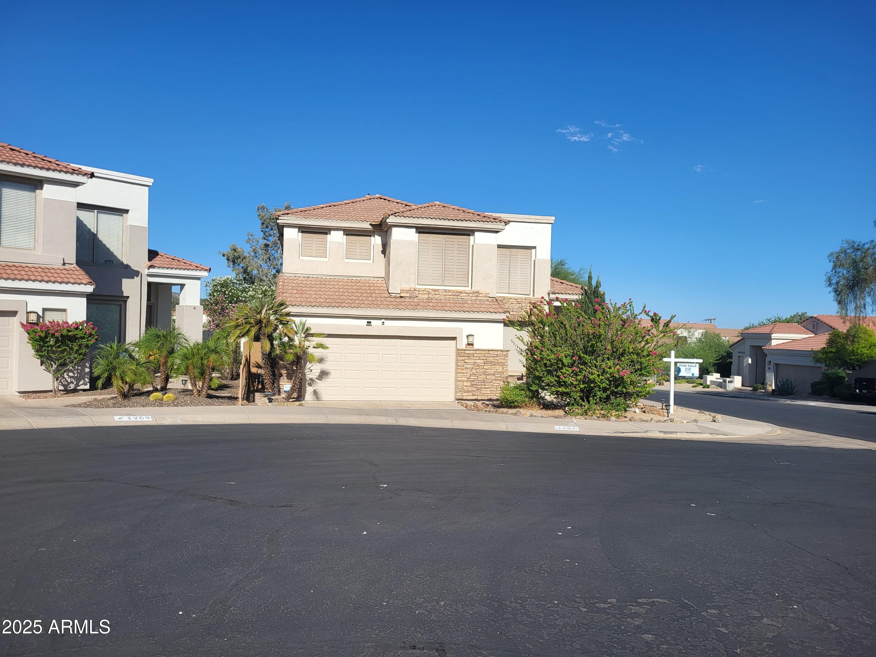 Homes 3 1257 E VOLTAIRE Avenue