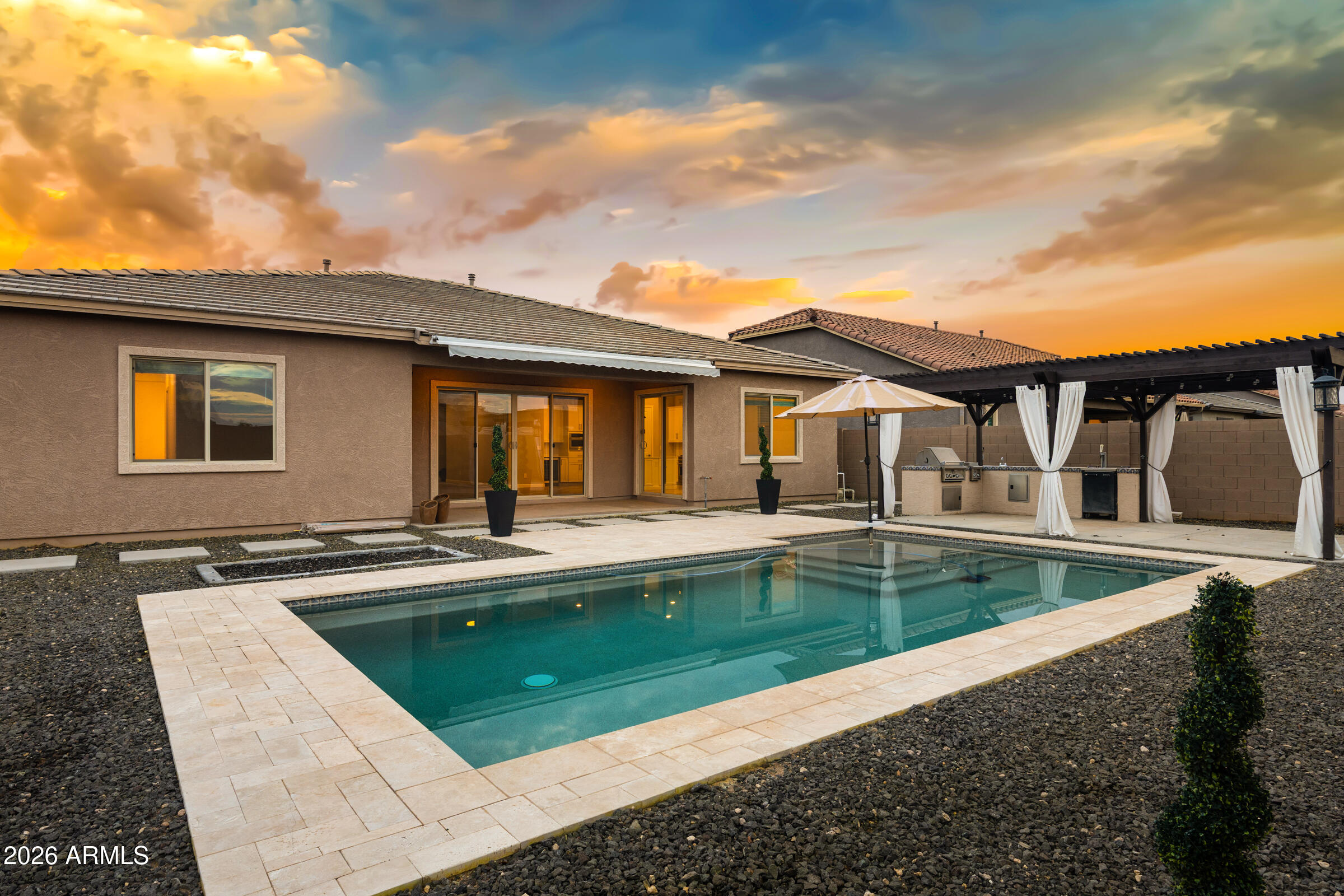 21654 E VIA DE ARBOLES --