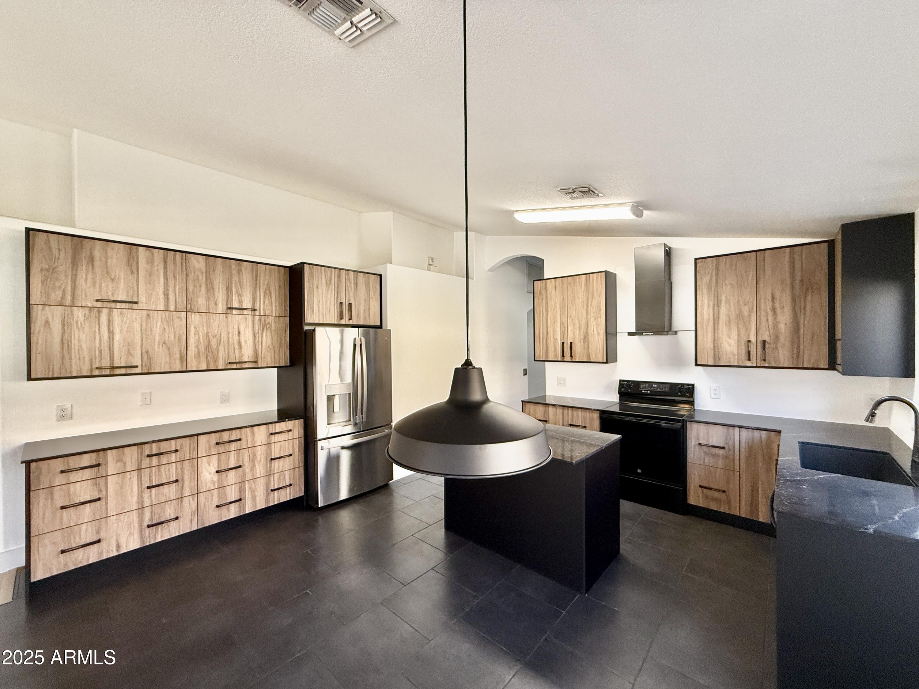 2021 E Caldwell Street