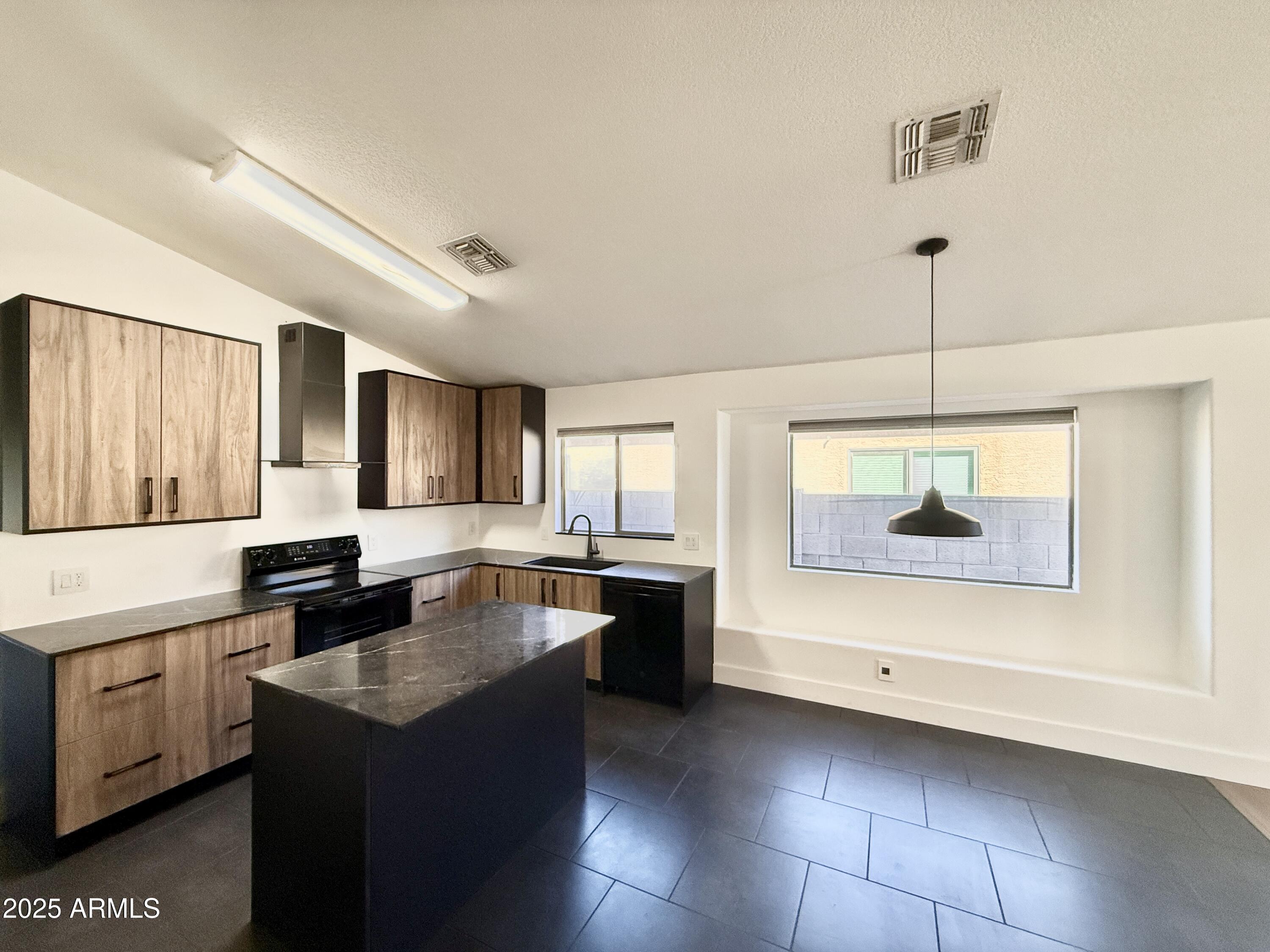 2021 E Caldwell Street