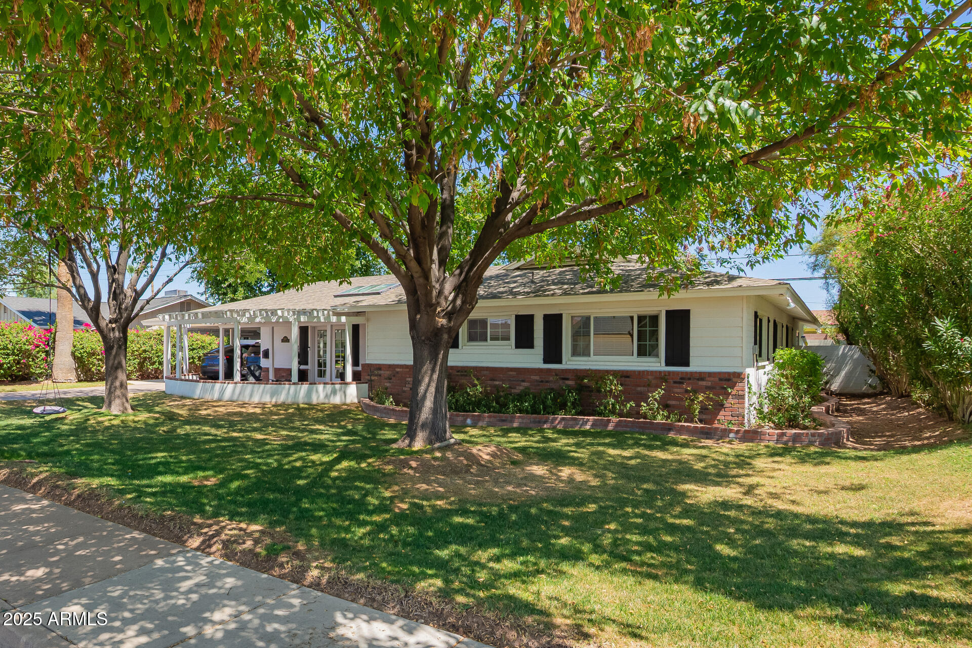4238 E MITCHELL Drive