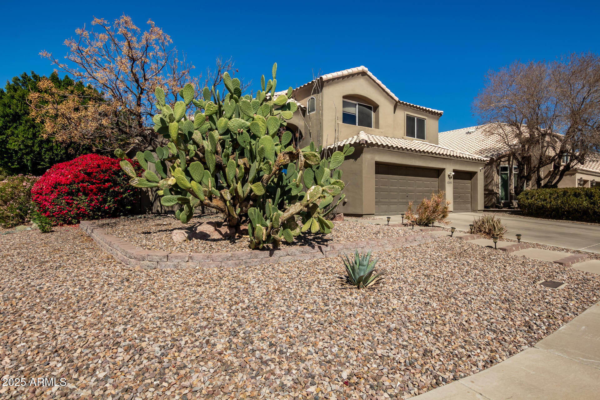 1202 E DESERT BROOM Way