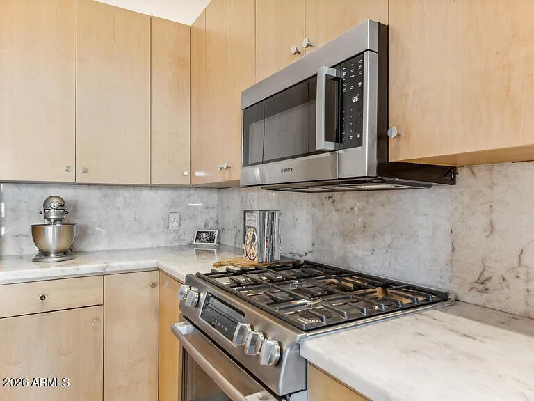 914 E OSBORN Road 303