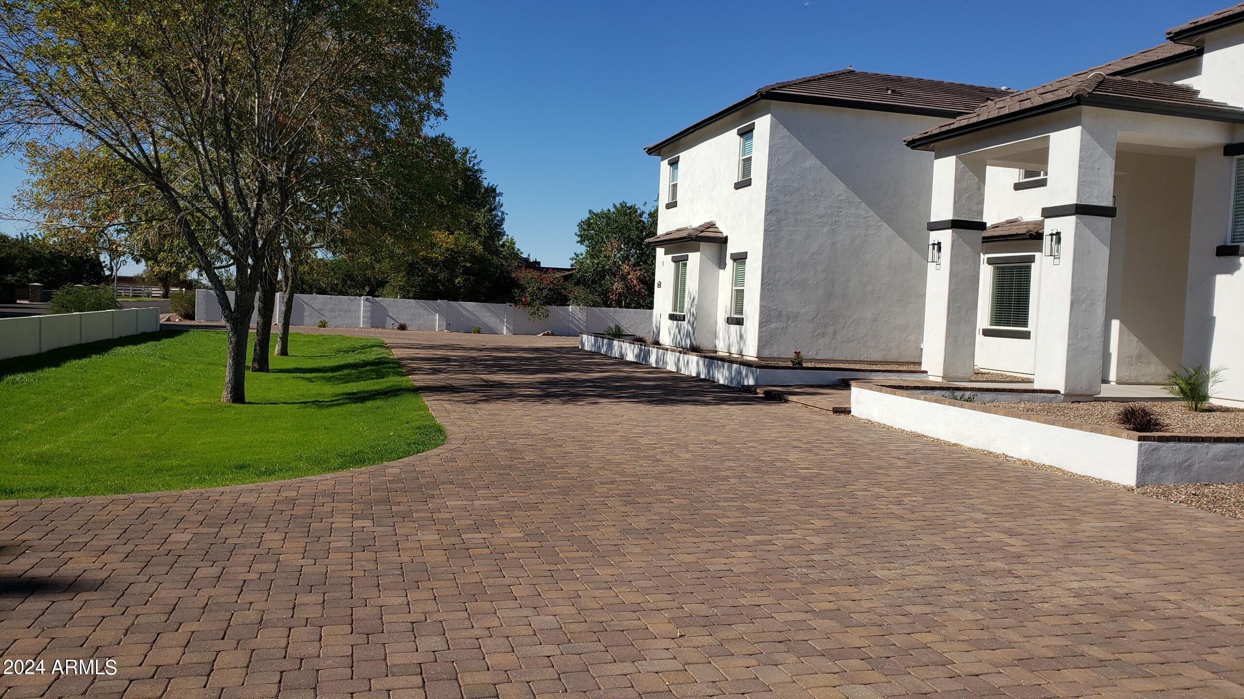 2060 E QUARTZ Street