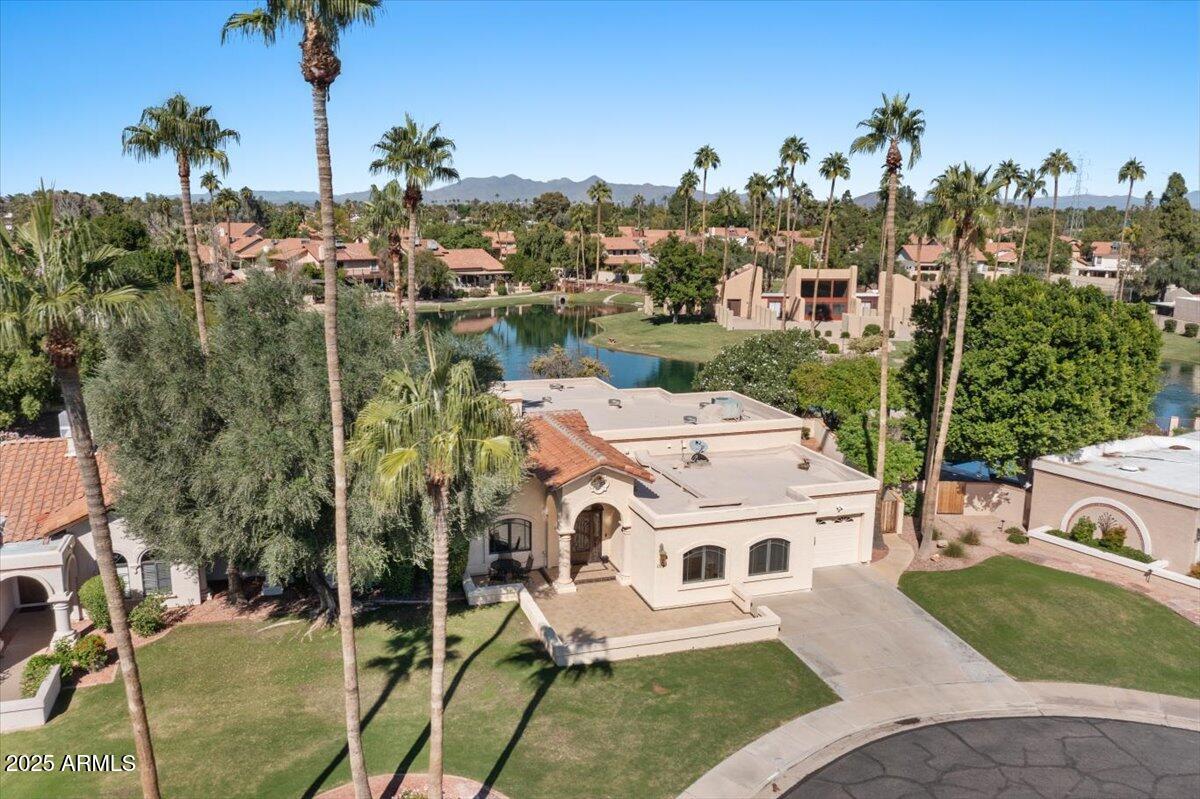 1314 E GREENWAY Circle