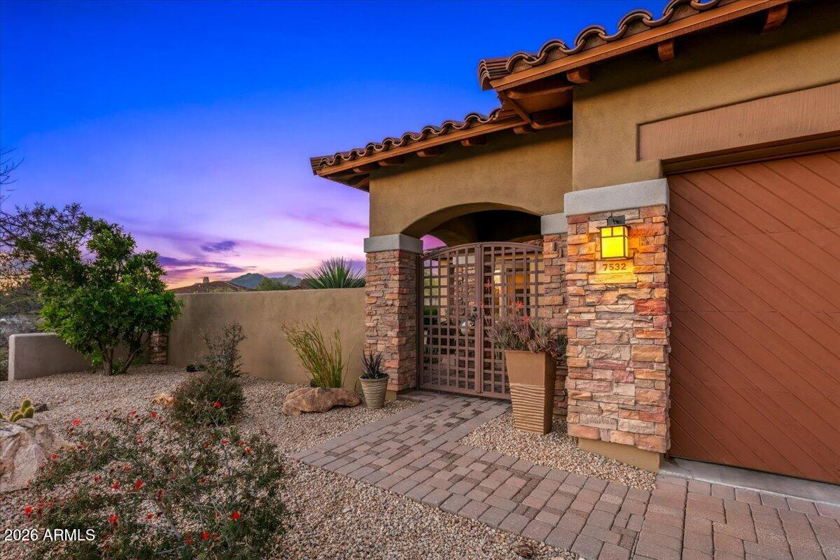 7532 E CAMINO PUESTA DEL SOL --