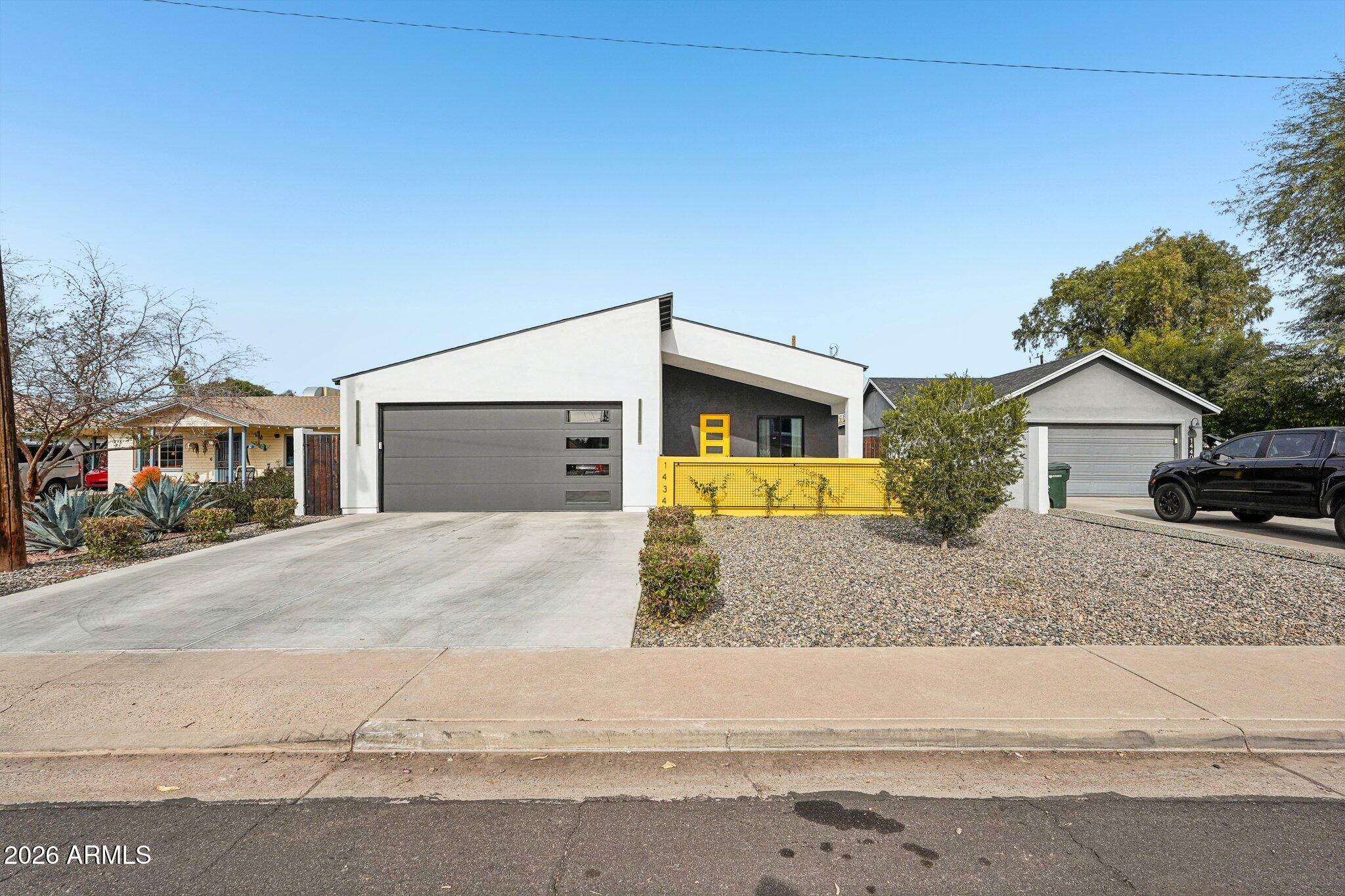 1434 E WELDON Avenue