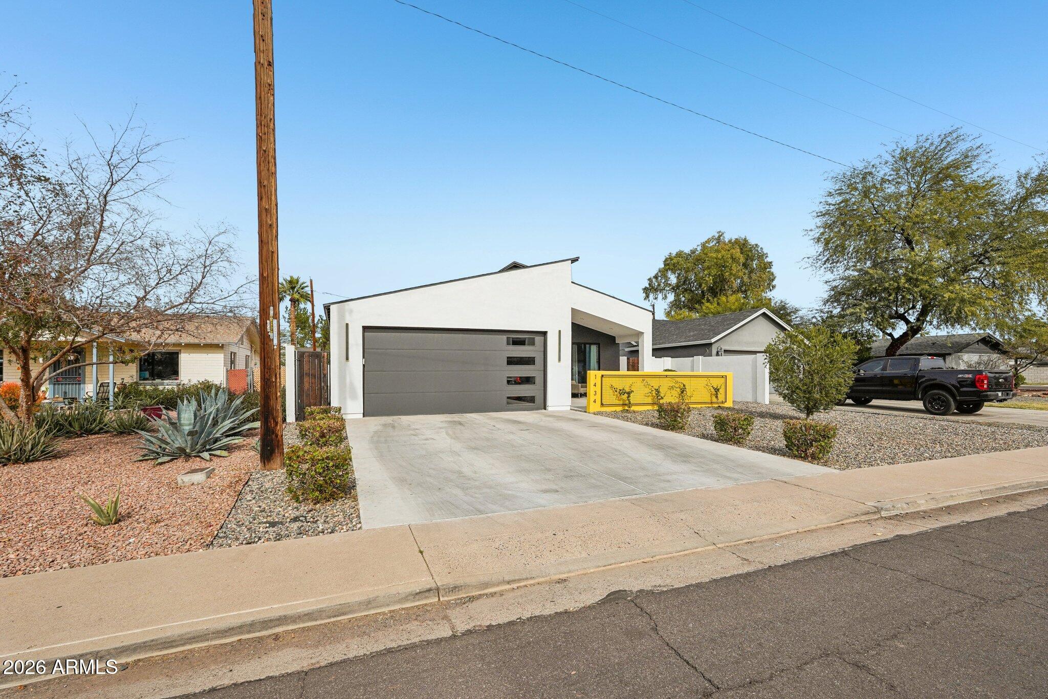 1434 E WELDON Avenue