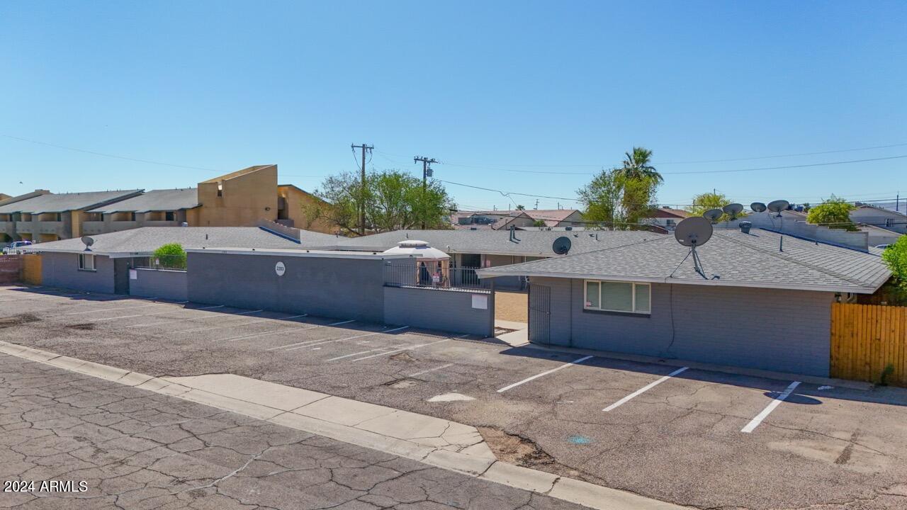 2203 E MCKINLEY Street