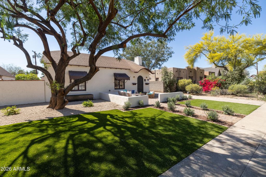 Photo of 1125 W Latham Street, Phoenix, AZ 85007 (MLS # 6998269)