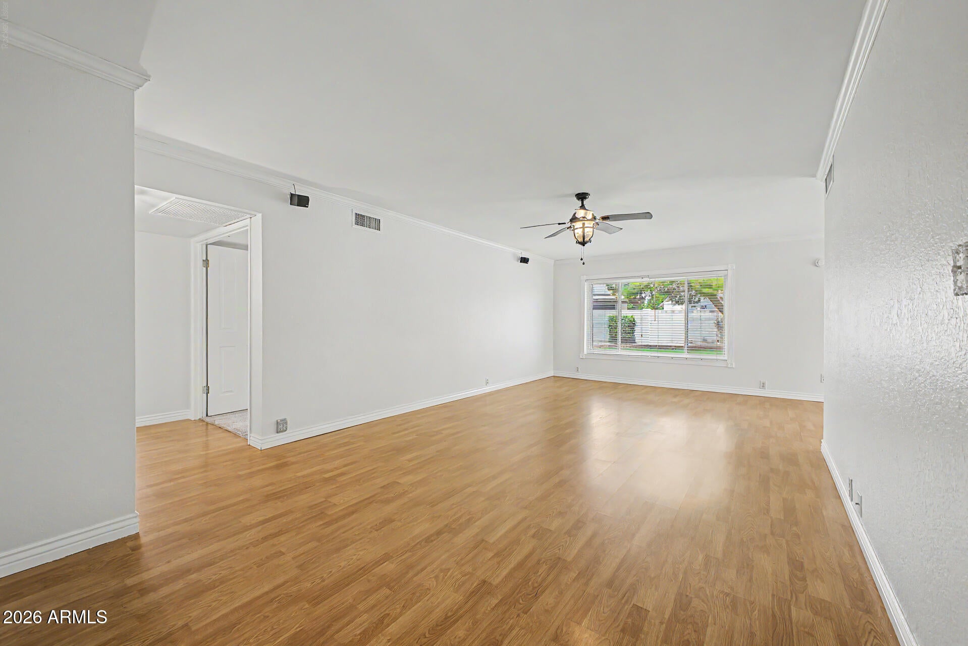 3136 W KINGS Avenue