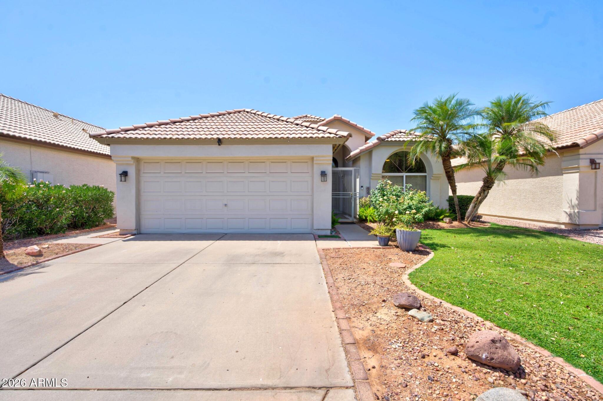 527 W KELTON Lane