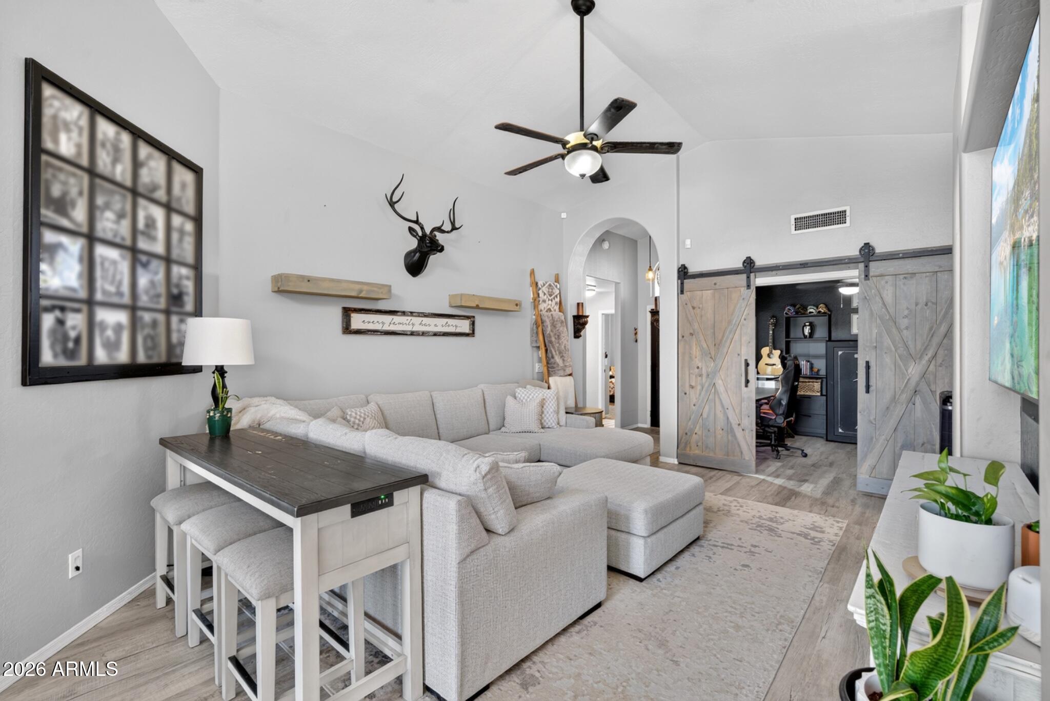 527 W KELTON Lane