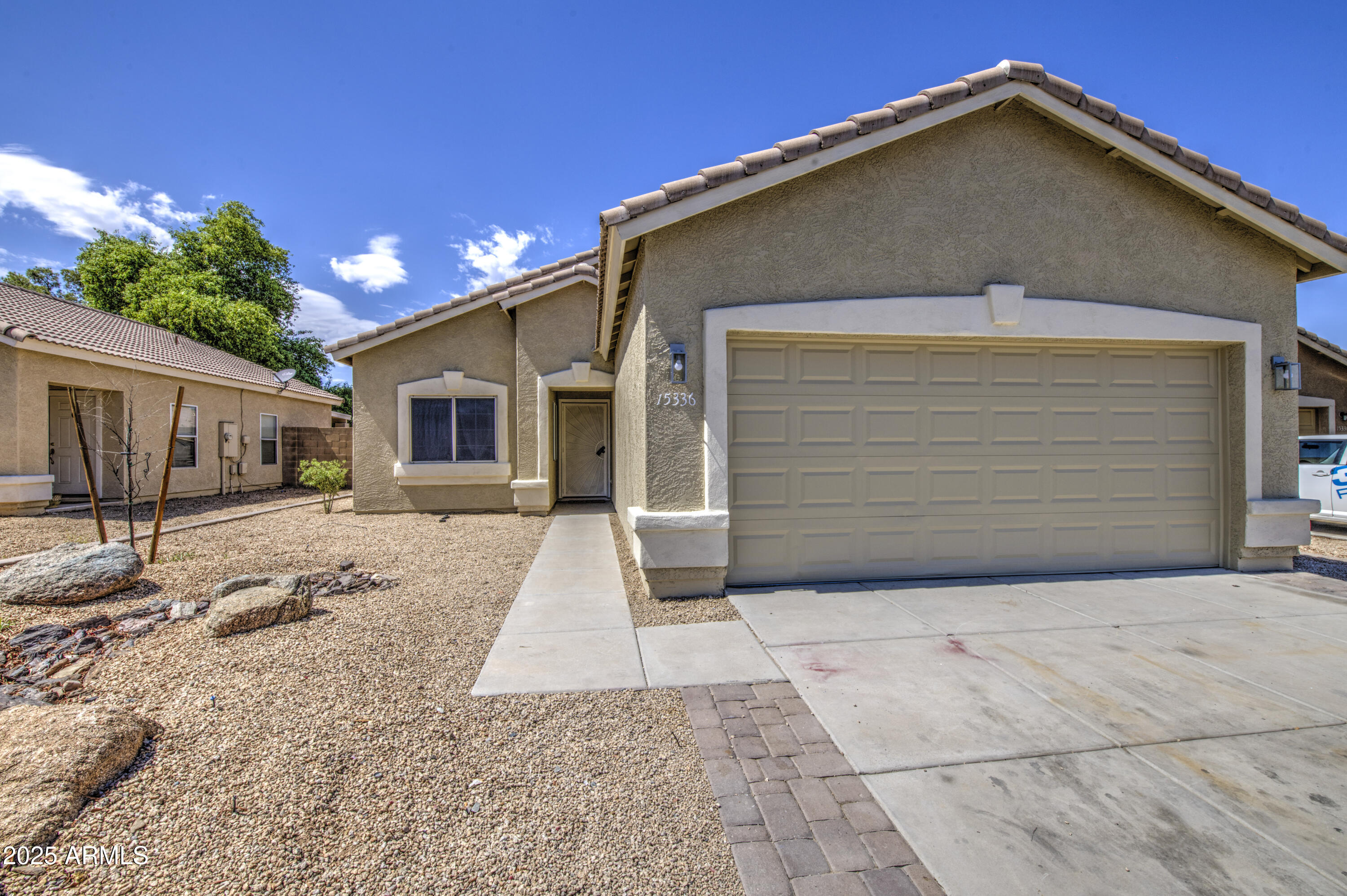 Homes 2 15336 W MAUI Lane
