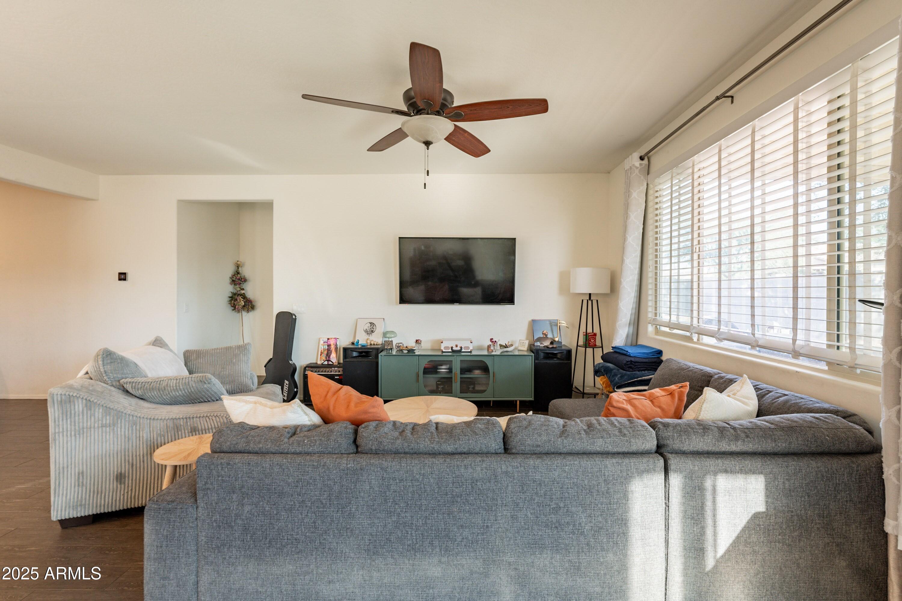 1813 E GRENADINE Road