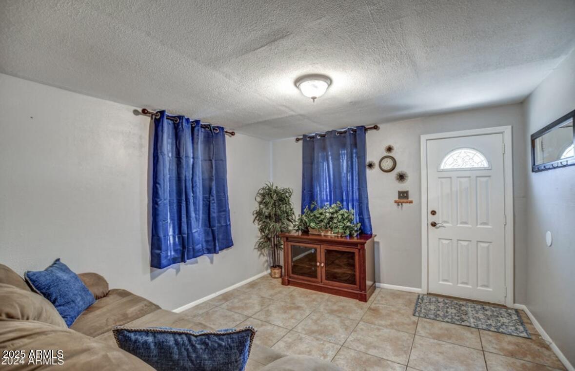 5543 W GARDENIA Avenue