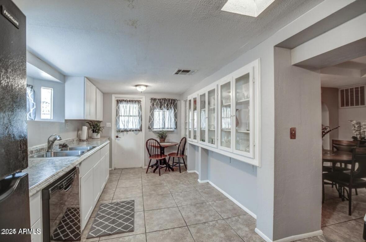 5543 W GARDENIA Avenue