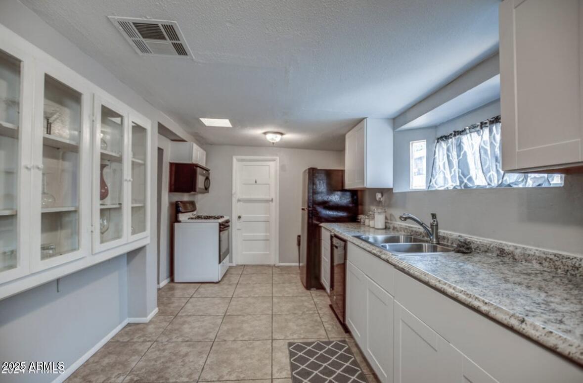 5543 W GARDENIA Avenue