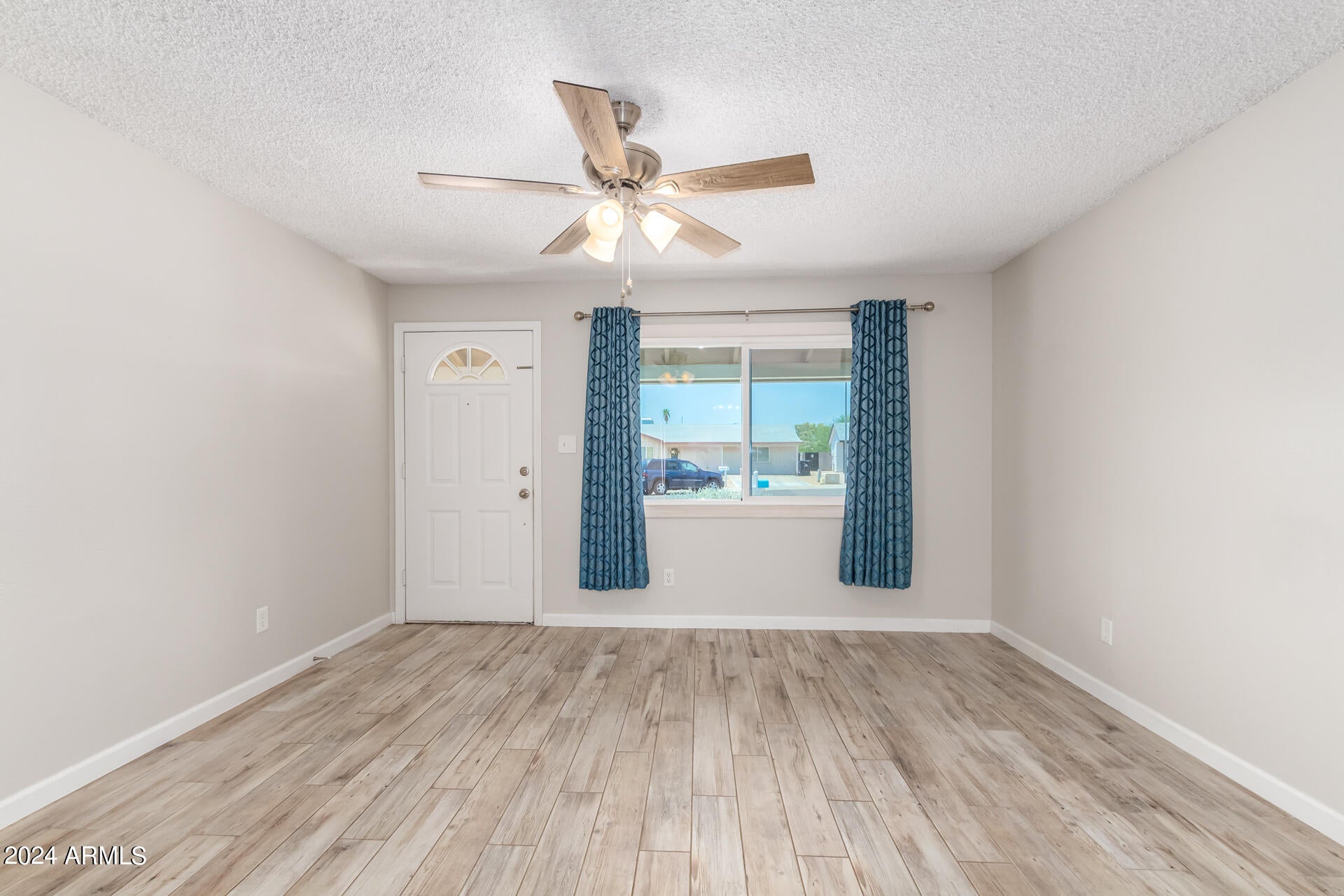 14401 N 35th Place