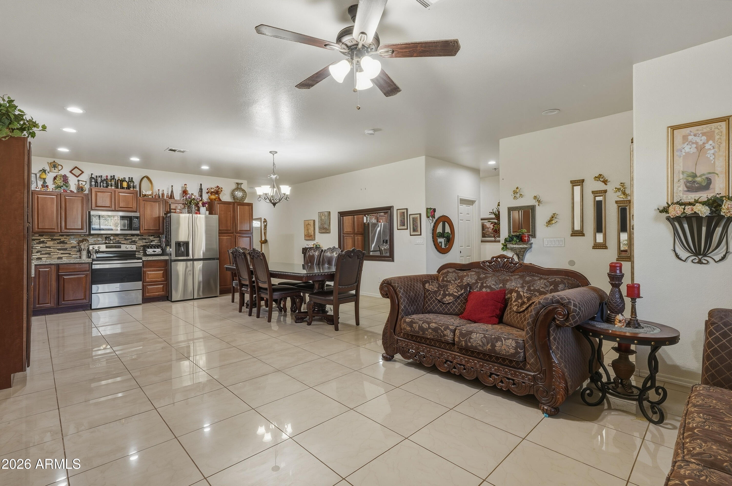 206 W RIO VISTA Lane