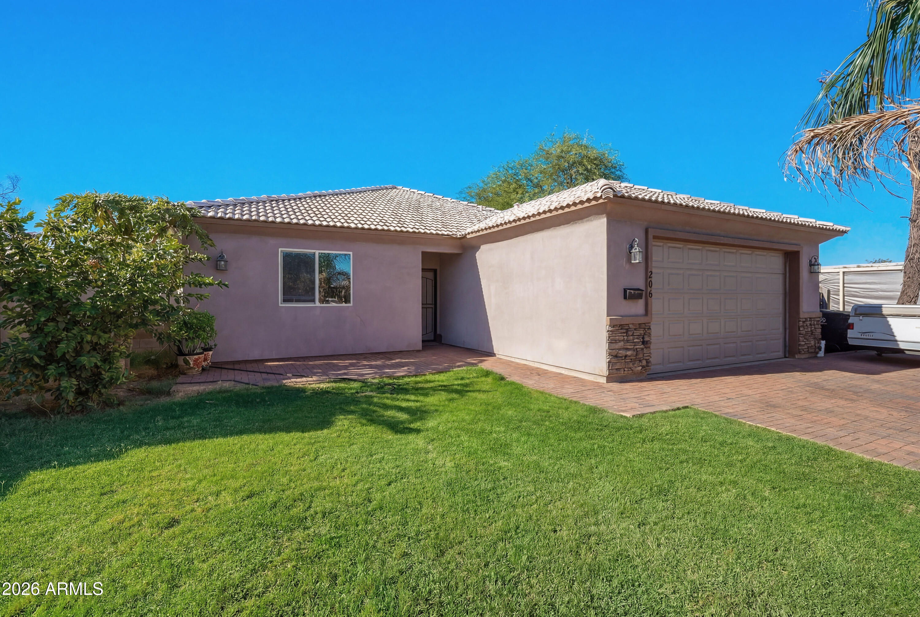 206 W RIO VISTA Lane