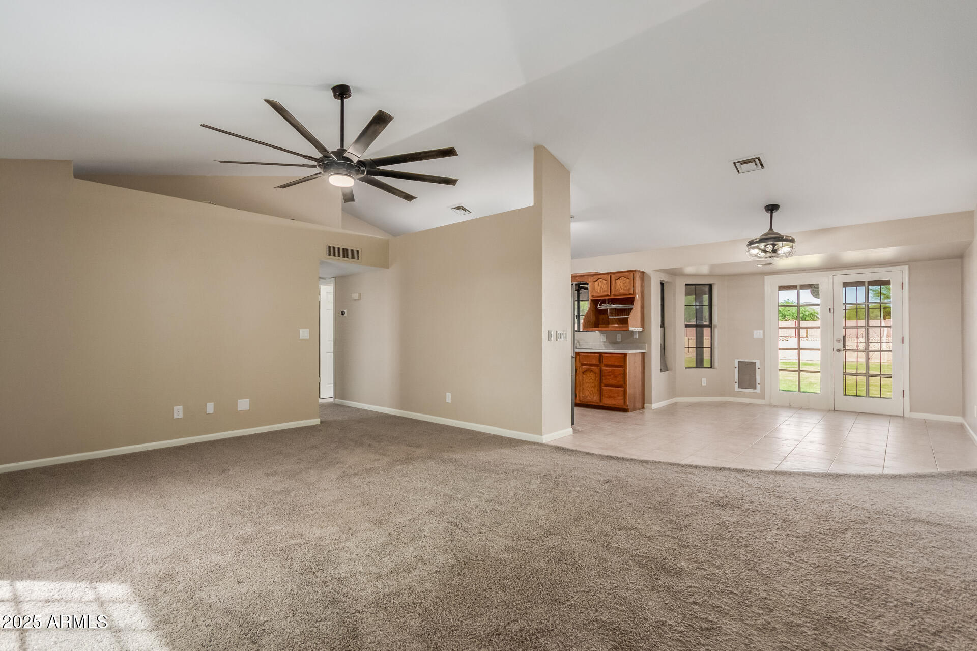 22038 W HILTON Avenue