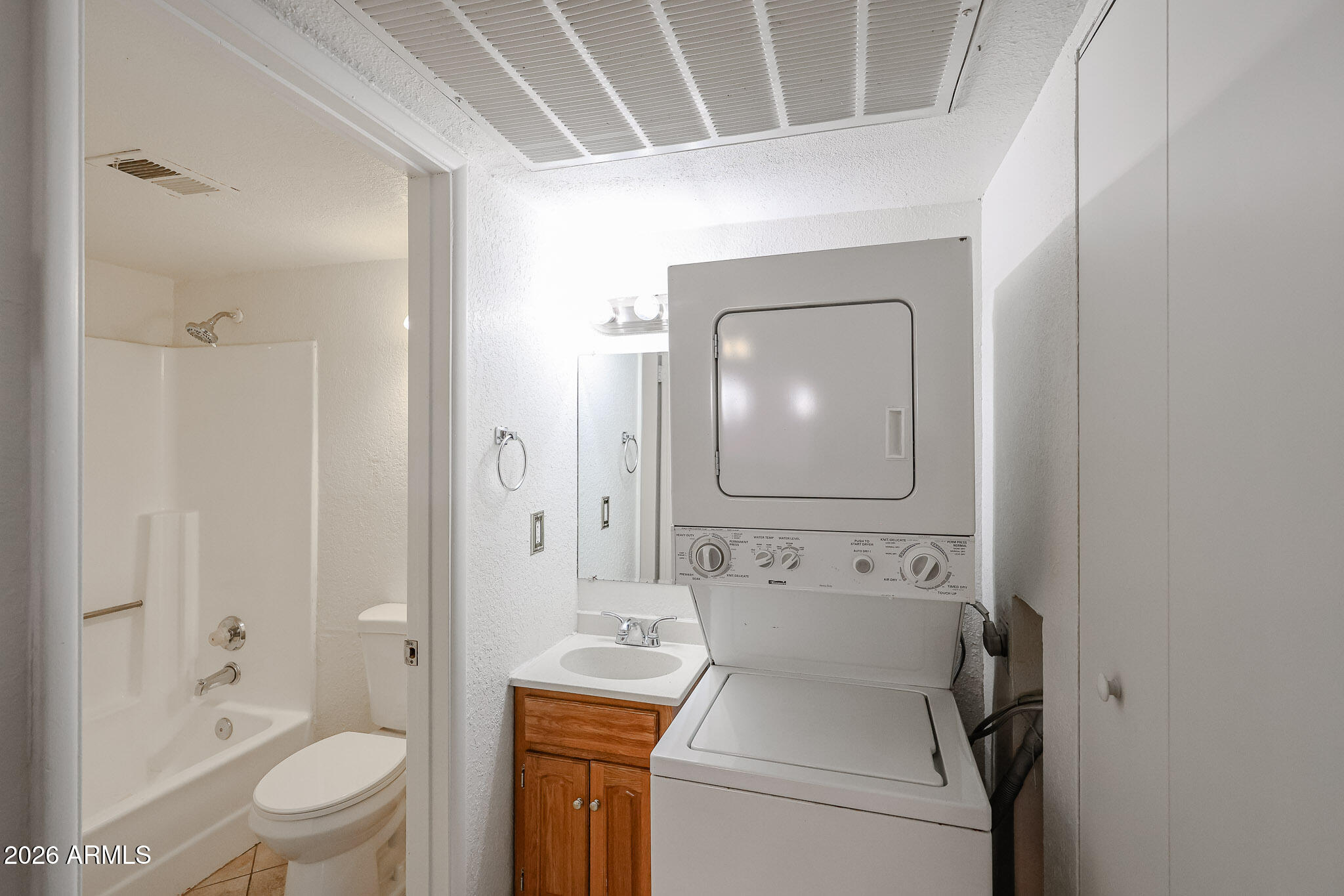 HACIENDA ROYALE CONDOMINIUM - Residential