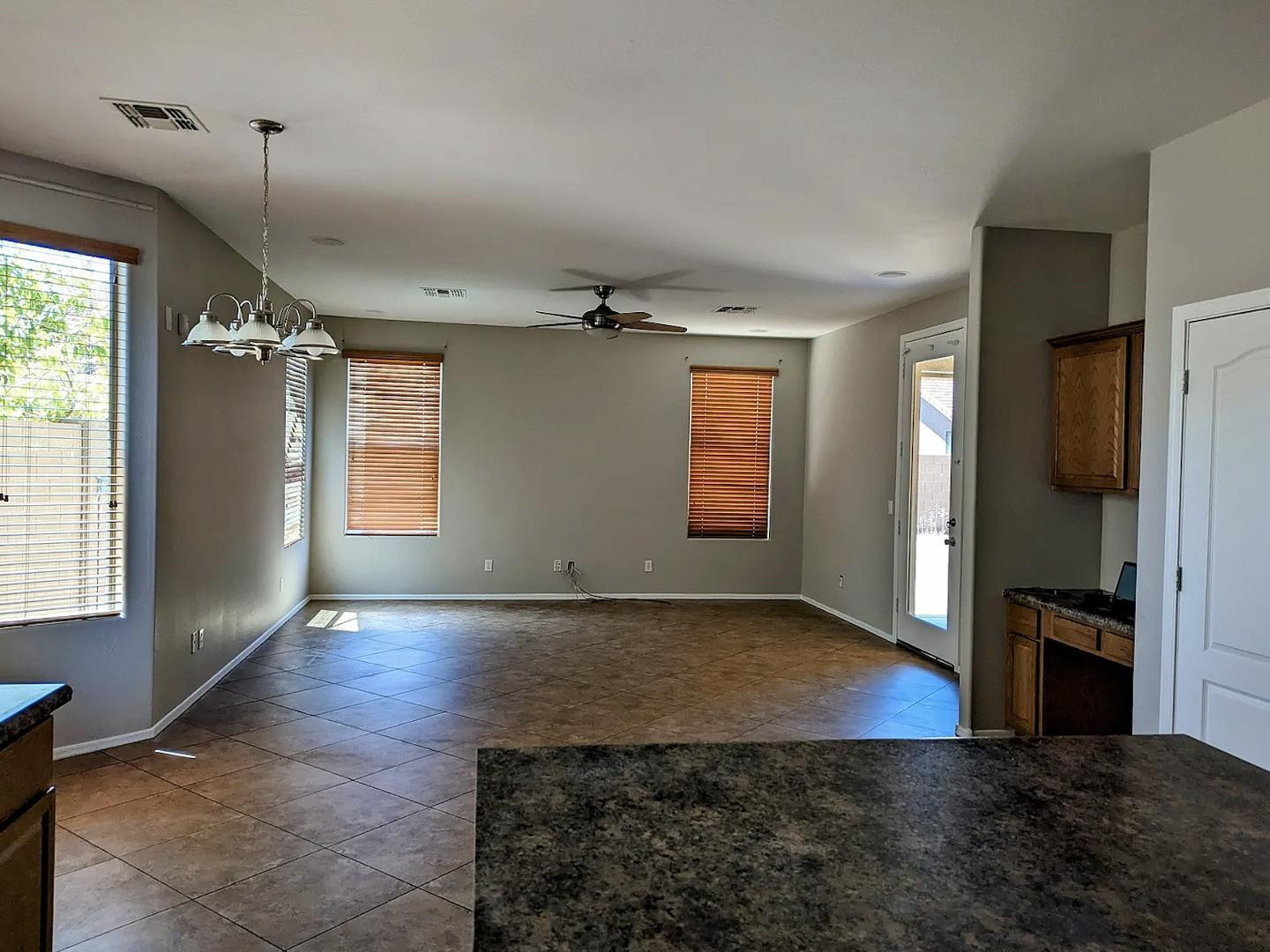 4937 W Desert Lane
