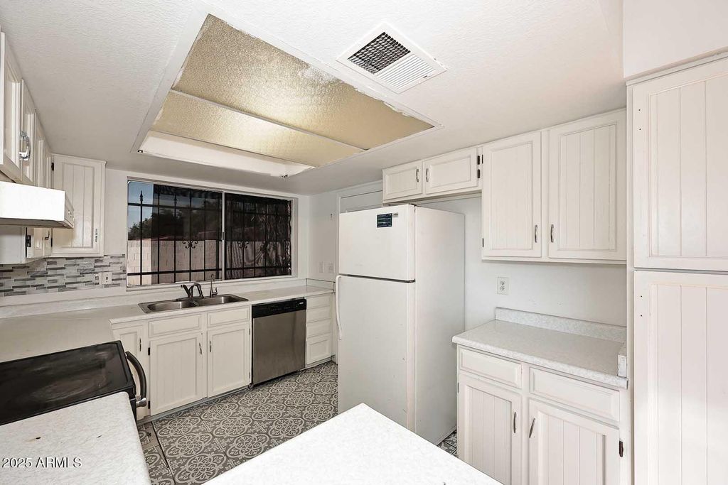 Photo of 8002 N 106th Avenue, Peoria, AZ 85345 (MLS # 6951283)