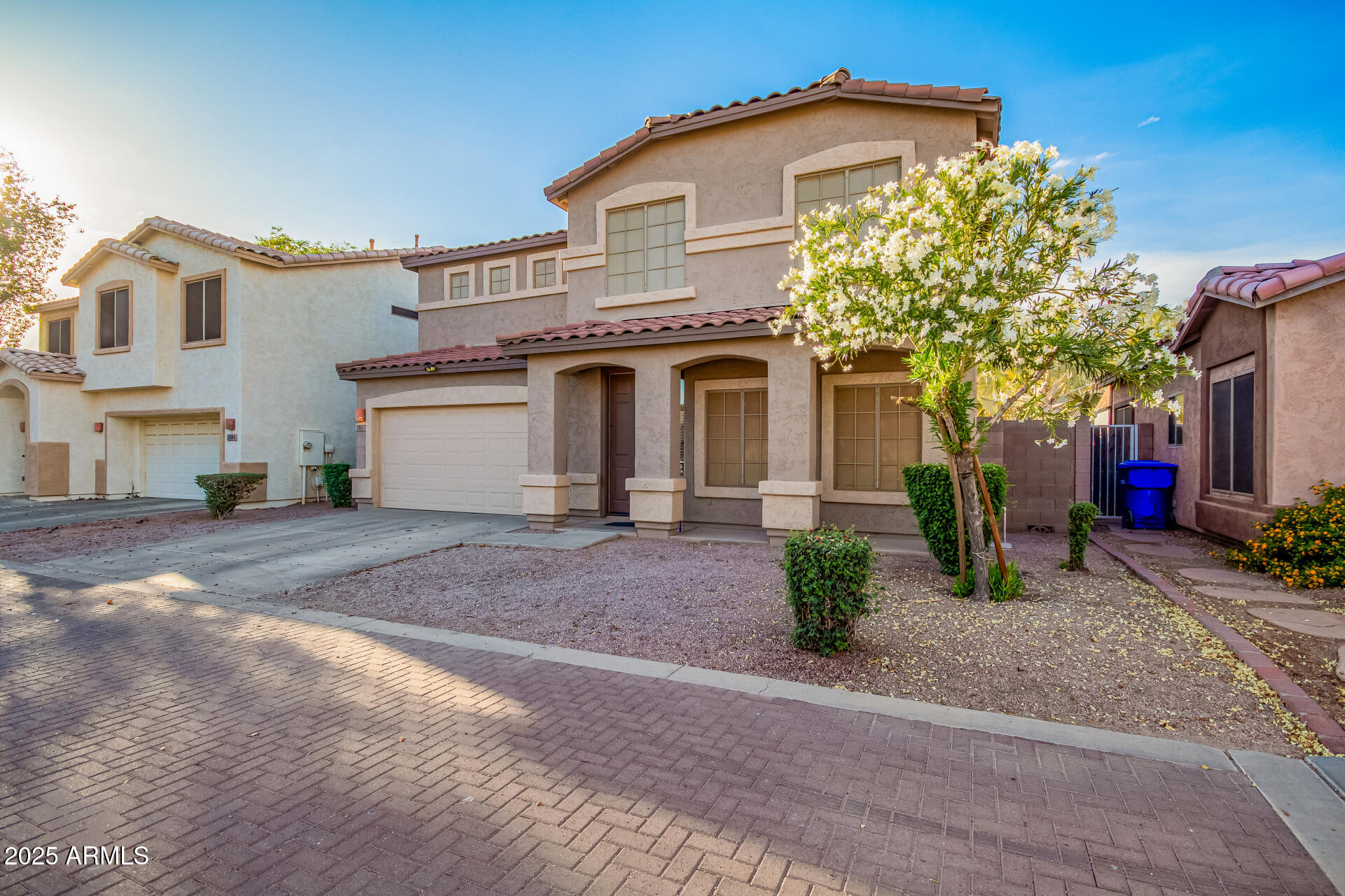 2652 E RIVIERA Drive