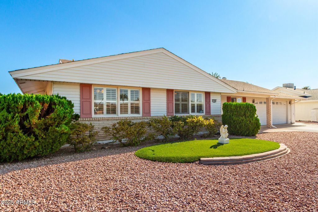Photo of 9906 W Kingswood Circle, Sun City, AZ 85351 (MLS # 6921357)