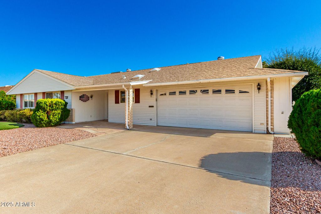 Photo of 9906 W Kingswood Circle, Sun City, AZ 85351 (MLS # 6921357)
