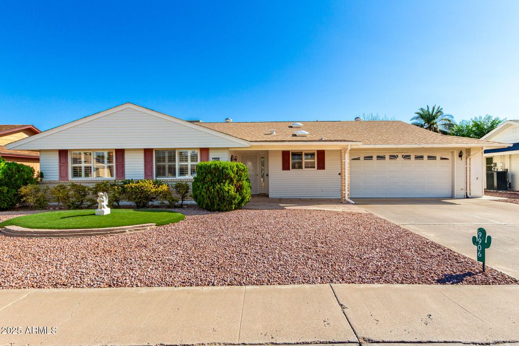 Photo of 9906 W Kingswood Circle, Sun City, AZ 85351 (MLS # 6921357)