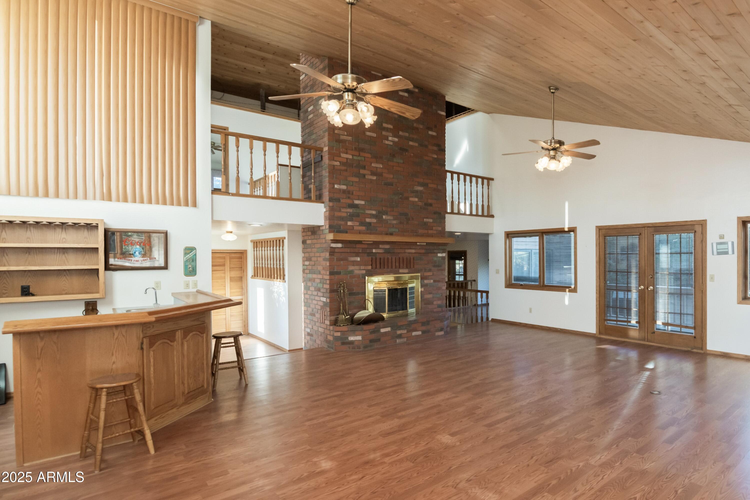 1104 COUNTRY CLUB Drive