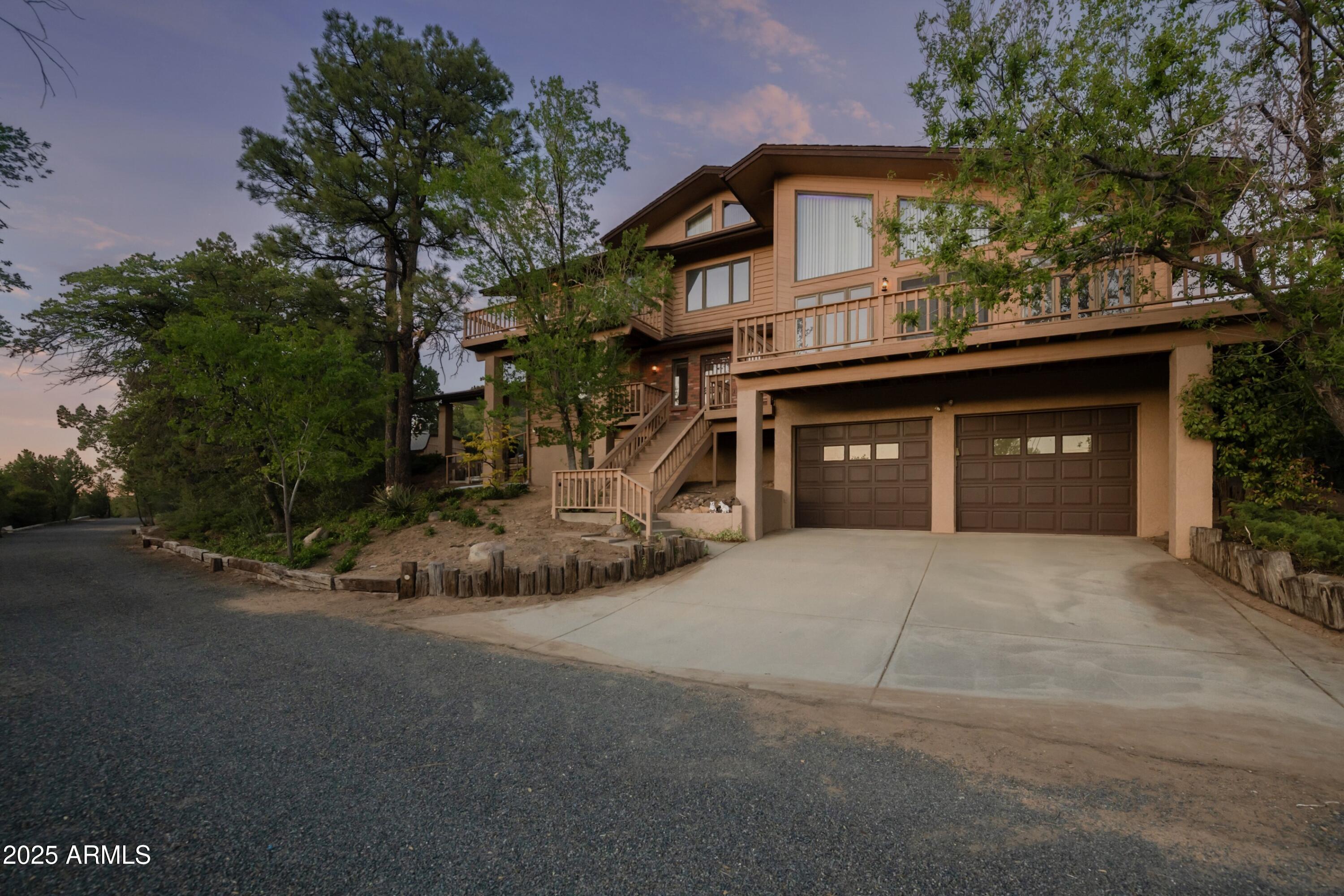 1104 COUNTRY CLUB Drive