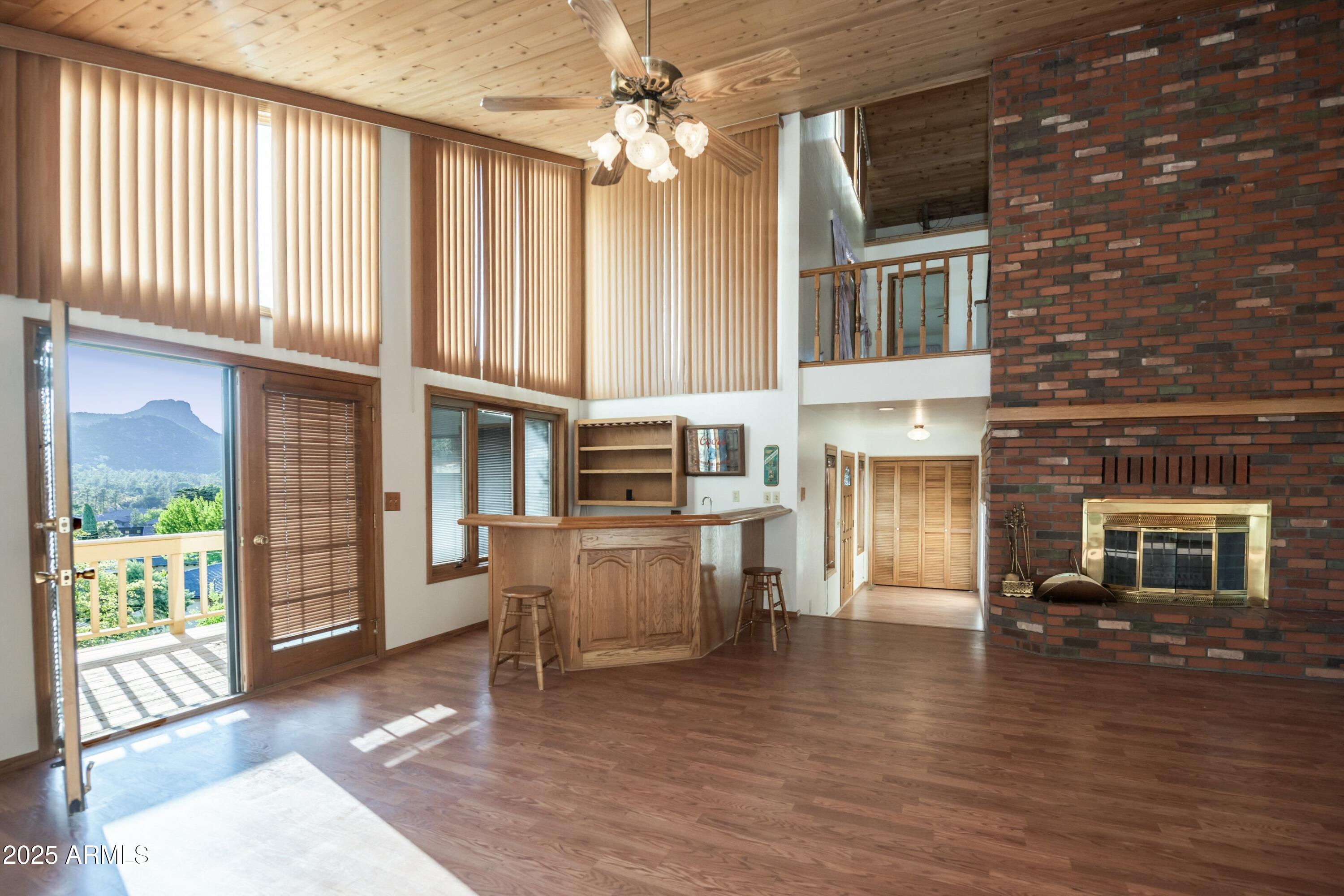1104 COUNTRY CLUB Drive
