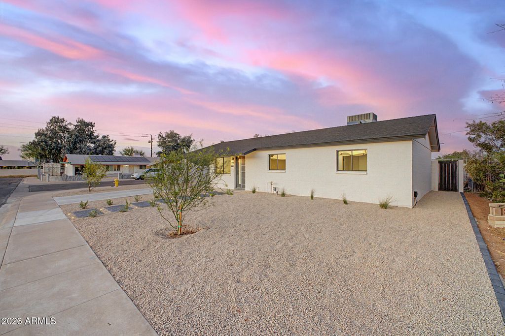Photo of 3005 S Edward Drive, Tempe, AZ 85282 (MLS # 7022537)