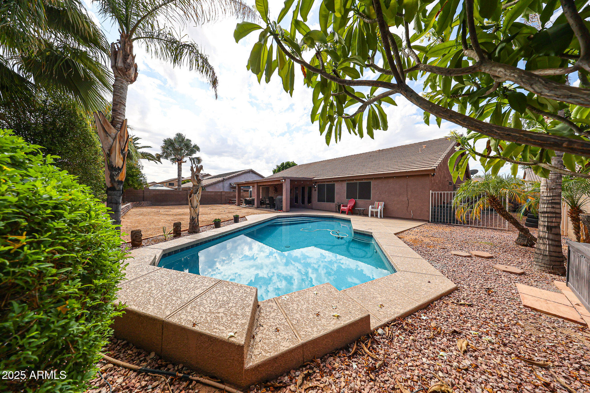 8642 W SALTER Drive