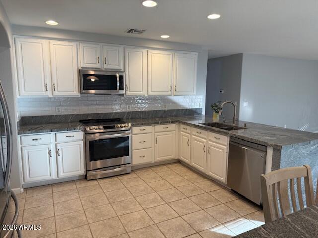 2932 S Chatsworth --