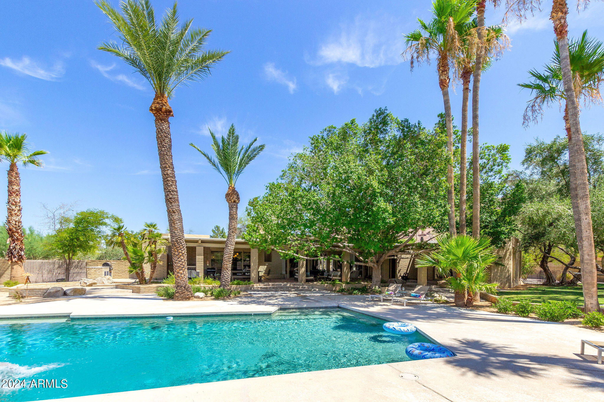 CAMELBACK SIERRA - Residential